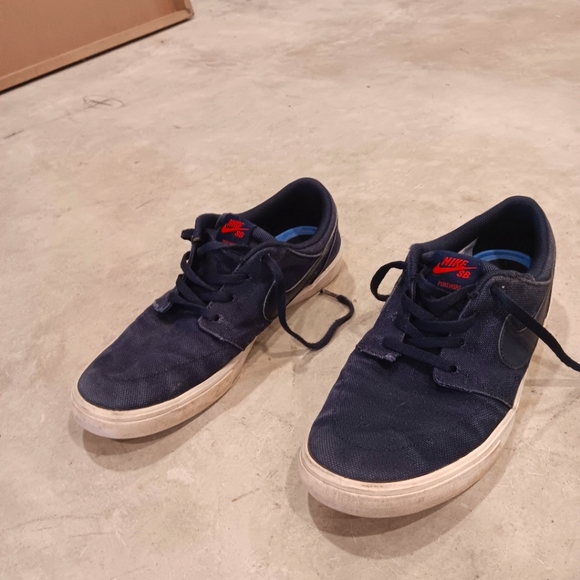 Nikes SB shows - Picture 1 of 4